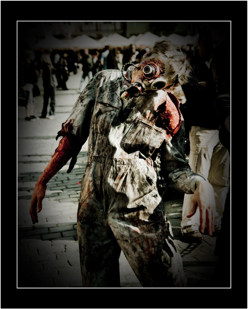 http://th02.deviantart.net/fs43/PRE/i/2009/137/9/f/Happy_Gas_Mask_Zombie_by_atiratha.jpg